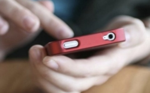 Tari: ti arriva l'SMS? Occhio che ti stanno sfilando i soldi dalle tasche