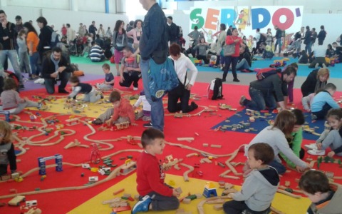 Scuole paritarie a Brescia: se lo Stato non paga, pagate voi