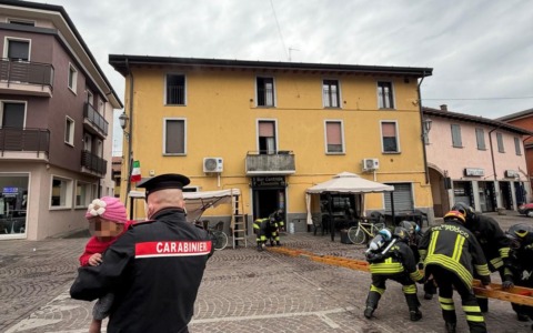 Incendio a Castrezzato: bimbe lanciate nel vuoto e famiglie in mezzo alla strada